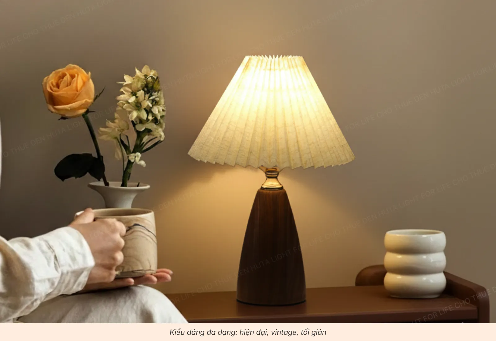 1.2 Đèn ngủ để bàn – ánh sáng ấm, tạo không gian