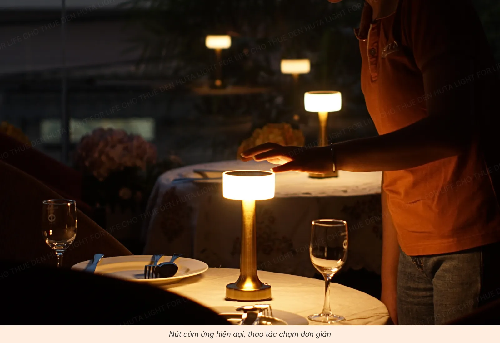 1.1 Đèn Bàn Pin Sạc – Gọn Nhẹ, Linh Hoạt