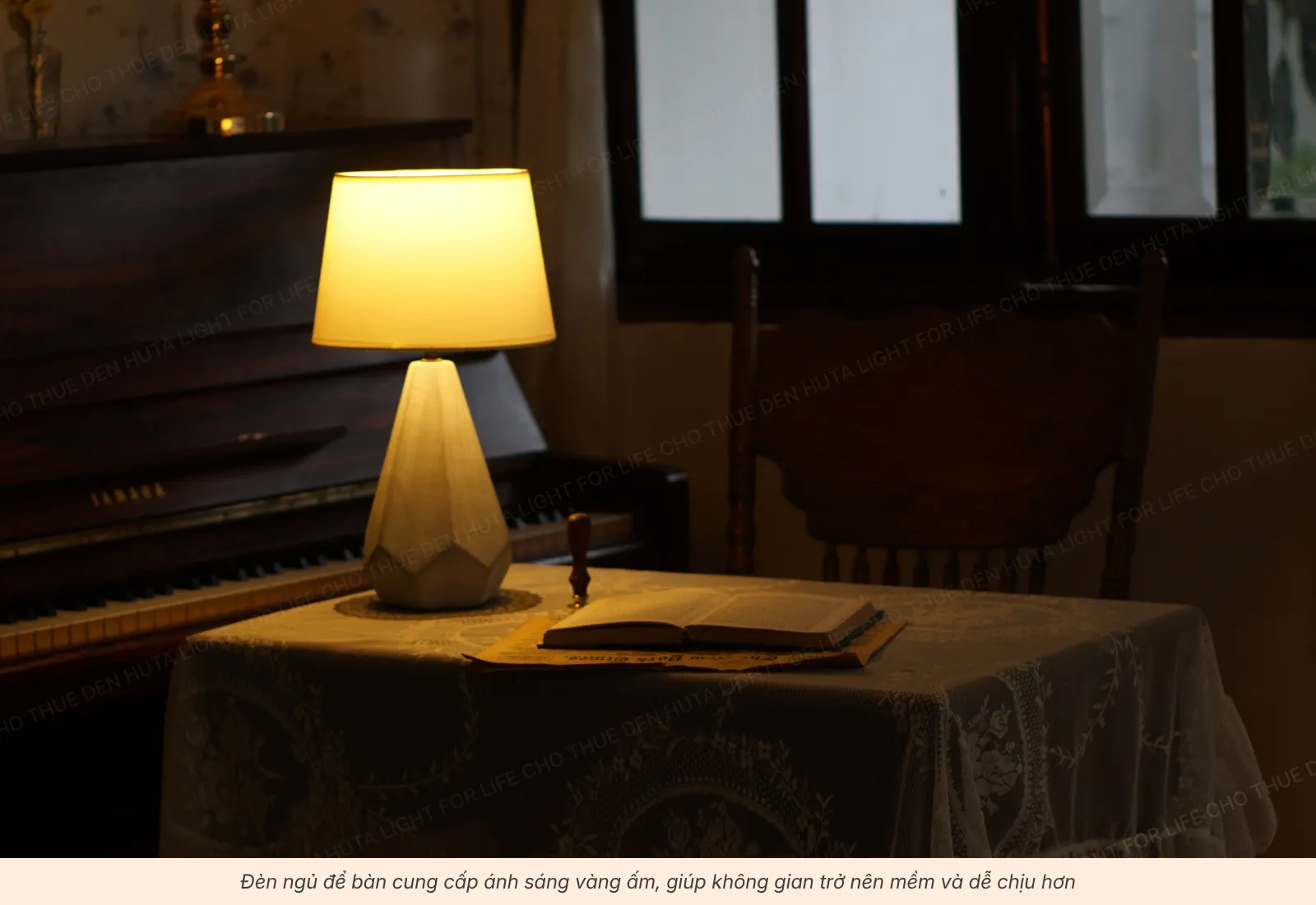 1.2 Đèn ngủ để bàn – ánh sáng ấm, tạo không gian