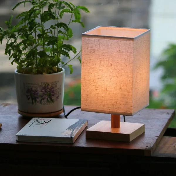 Cho Thuê Đèn Ngủ Thân Gỗ Mã G3