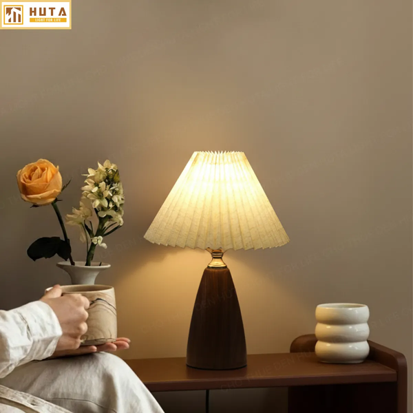 Cho Thuê Đèn Ngủ Thân Kim Loại Mã T10 | Decor Không Gian | Chao Xếp Ly