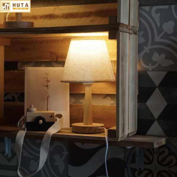 Cho Thuê Đèn Ngủ Thân Gỗ Mã G2 | Decor Không Gian | Thiết Kế Tối Giản