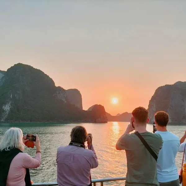 SUNSET LAN HA BAY OF HALF DAY TOUR - CAT BA ISLAND