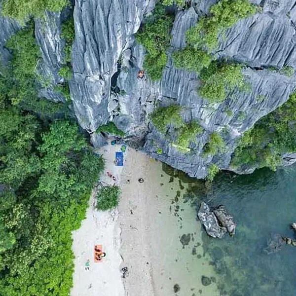 Cat Ba Rock Climbing