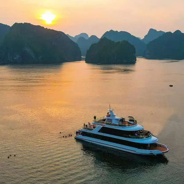 SUNSET LAN HA BAY OF HALF DAY TOUR - CAT BA ISLAND