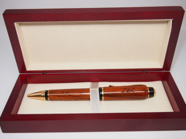 Hộp gỗ vuông sang trọng