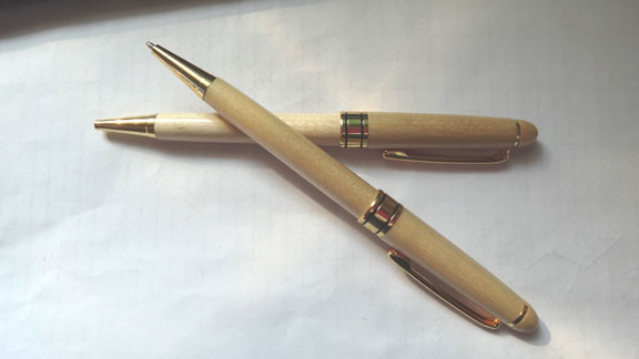 Viết chì gỗ khắc tên độc đáo