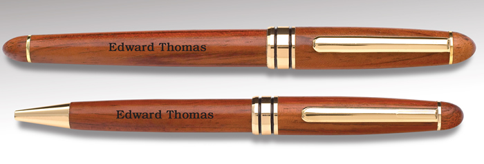 Các kí tự được viết lên gỗ đẹp mắt