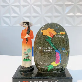 CÔ GÁI & BẢN ĐỒ VIỆT NAM