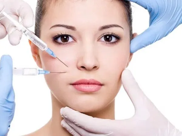 Tiêm Collagen Có An Toàn Không? Góc Nhìn Y Khoa & Xu Hướng Trẻ Hóa Nội Sinh Mới Nhất