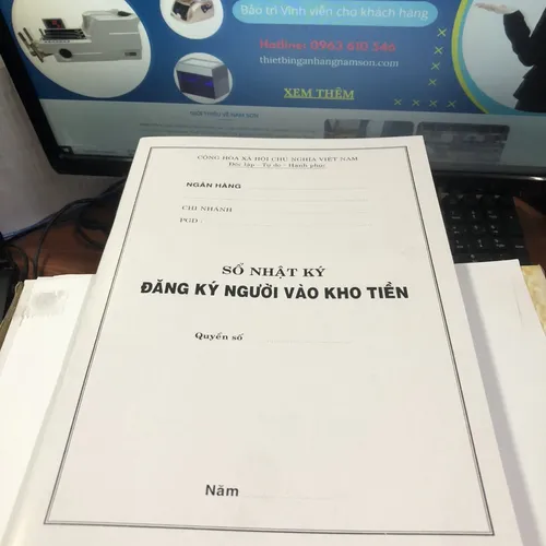 Sổ nhật ký đăng ký người vào kho tiền