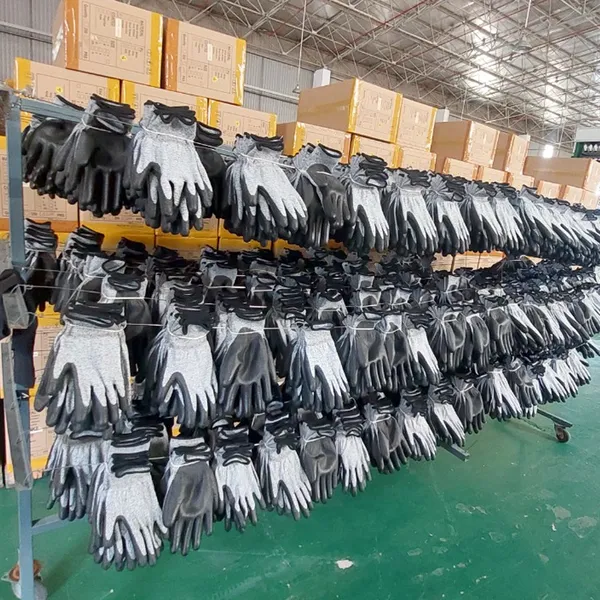 So Sánh Găng Tay Lao Động Loại Nào Tốt Nhất?