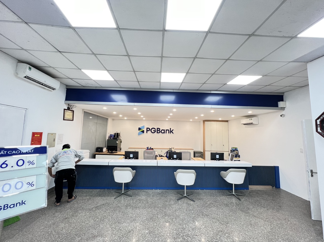 thi-cong-noi-that-ngan-hang