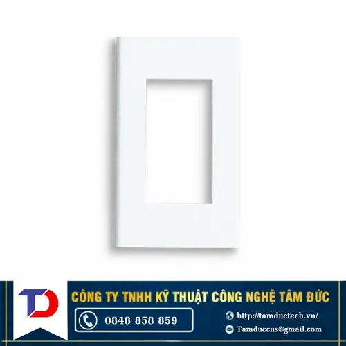 Mặt BS 3 thiết bị Panasonic - Chữ nhật WEV68030SW