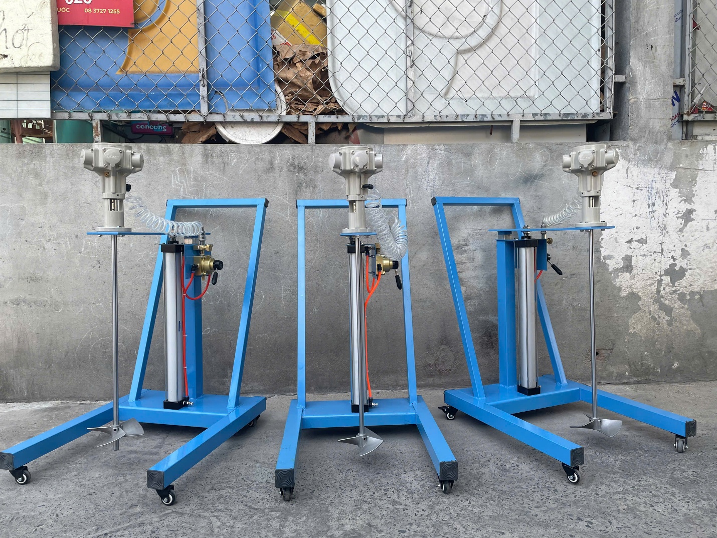 Các loại máy khuấy trộn hóa chất nâng hạ tự động