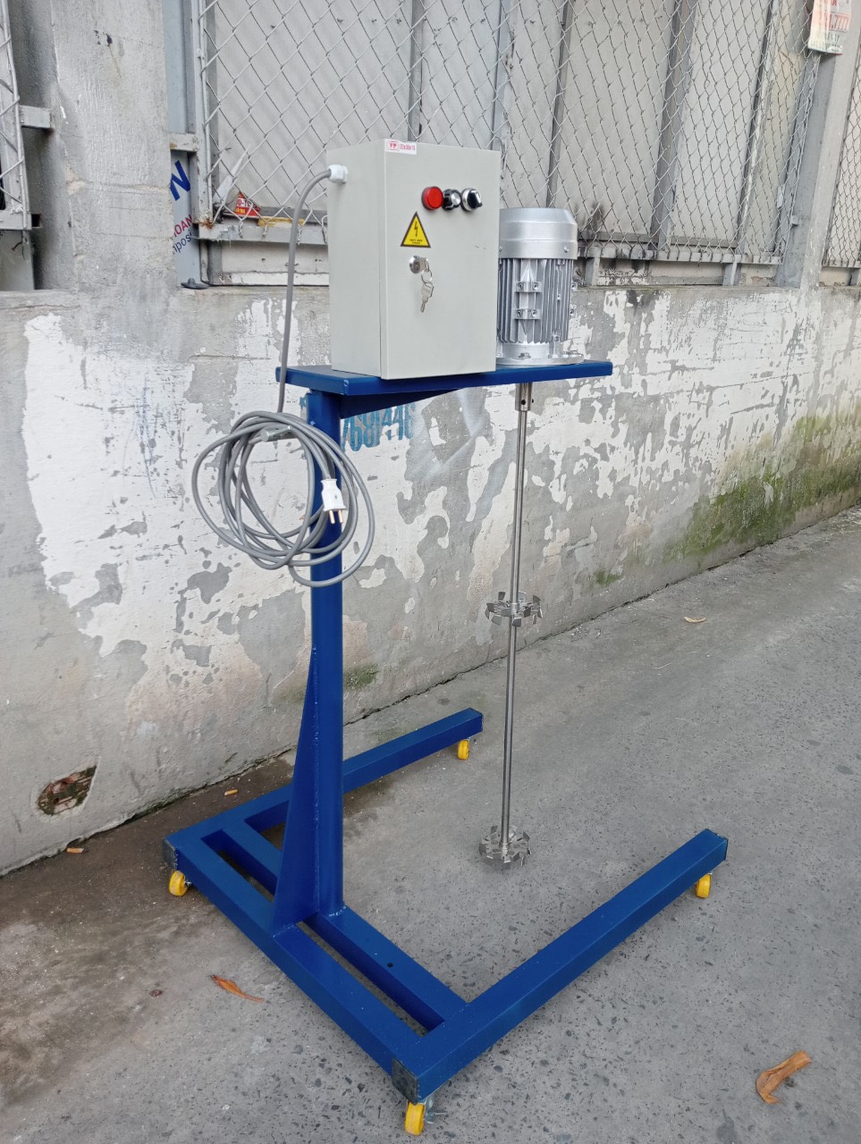 Các loại máy khuấy trộn hóa chất nâng hạ tự động