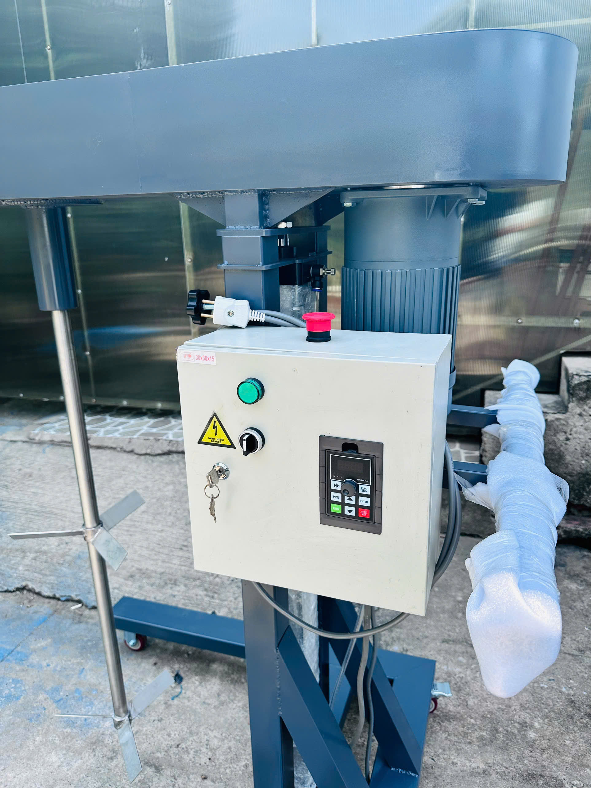 Giá máy khuấy trộn hóa chất