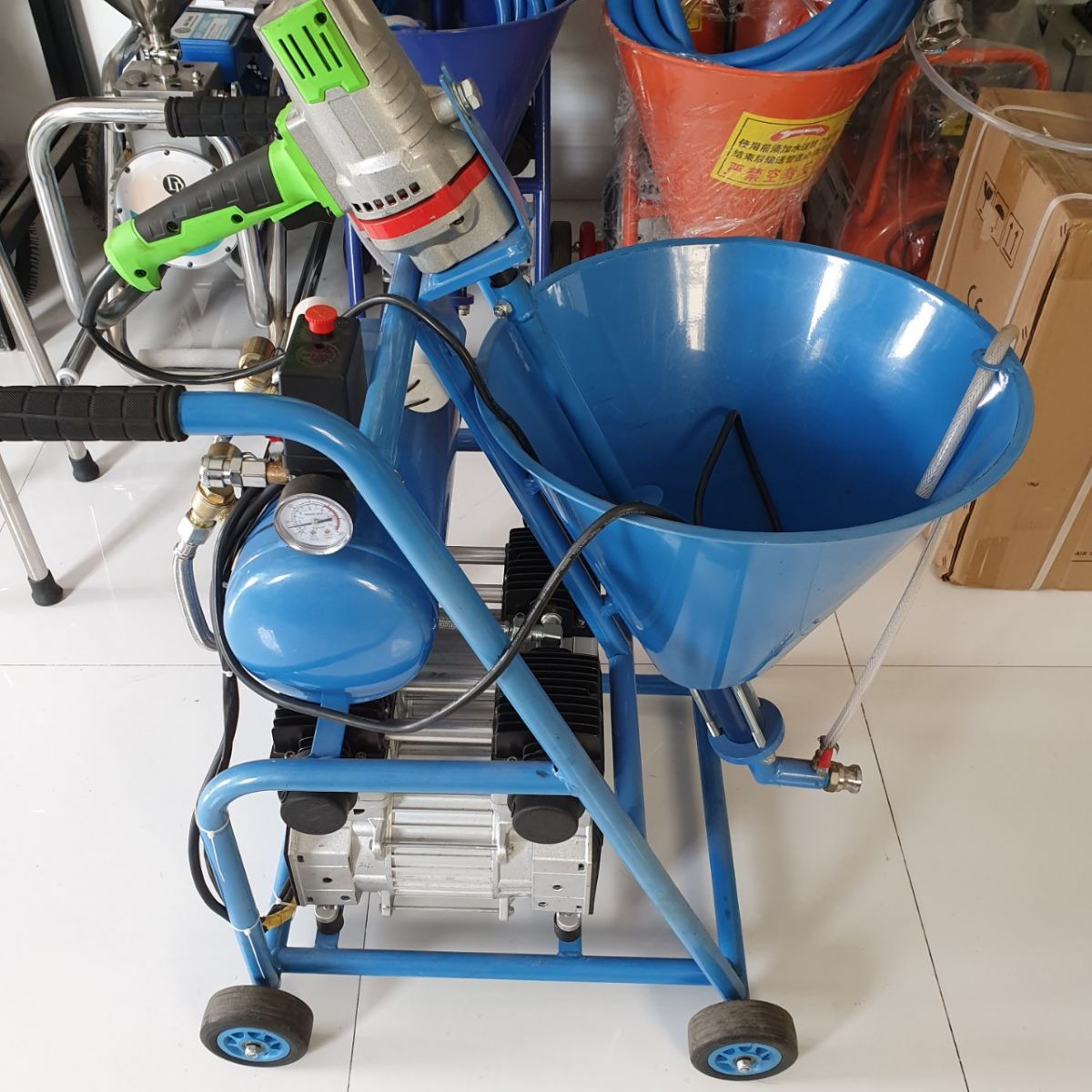 Máy phun sơn chống thấm