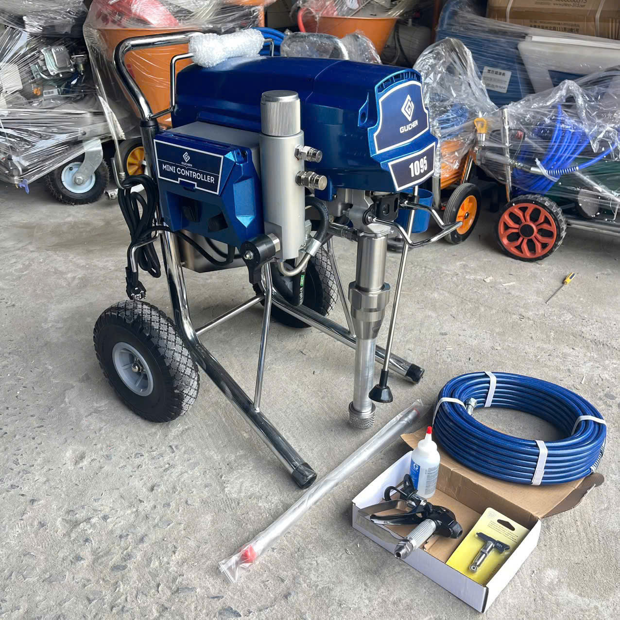 Máy phun sơn nền nhà xưởng