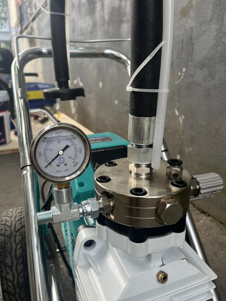 Máy phun sơn tường