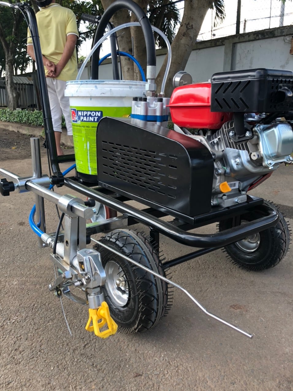 Máy phun sơn vạch kẻ đường