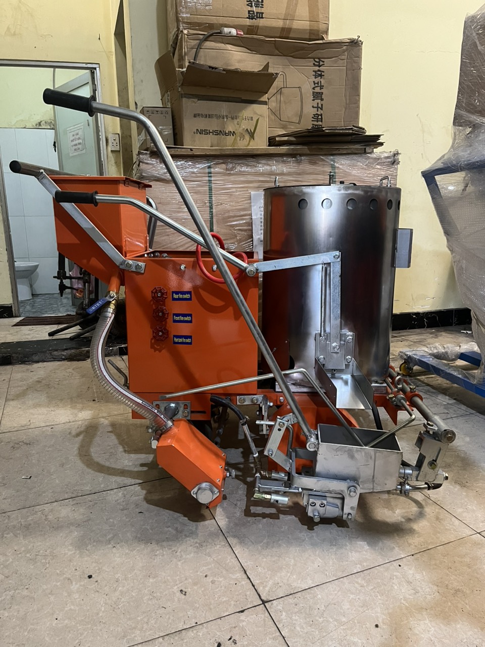 Máy phun sơn vạch kẻ đường