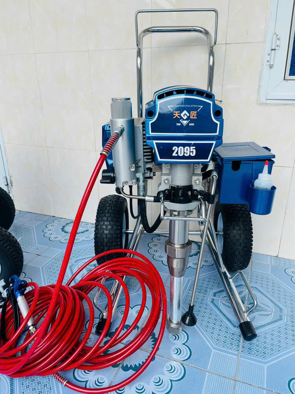 Máy phun sơn epoxy 2095 trang bị công xuất mạnh mẽ