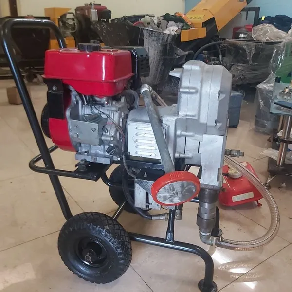 MÁY PHUN BỘT TRÉT TƯỜNG NỘI ĐỊA NHẬT ĐỘNG CƠ XĂNG