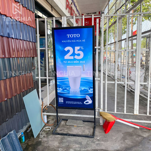 IN ẤN STANDEE GIÁ RẺ TÂN UYÊN