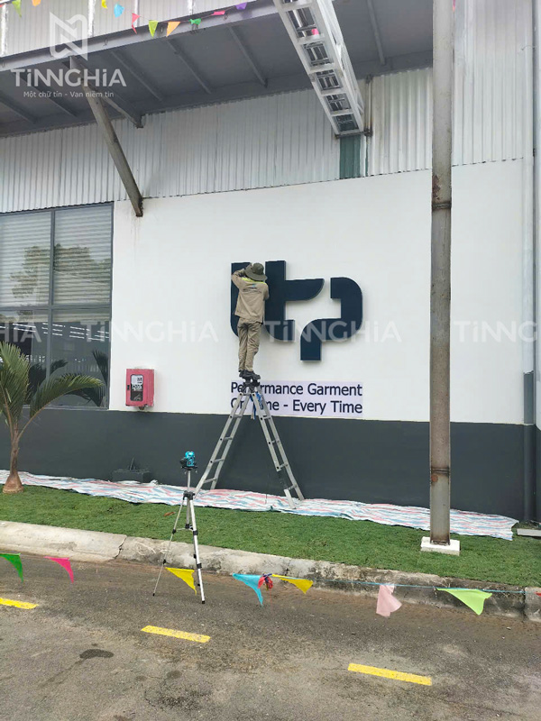 Bảng Hiệu Inox Và Alu