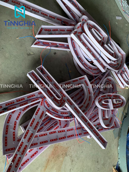 THI CÔNG CHỮ NỔI INOX MICA TẠI DĨ AN