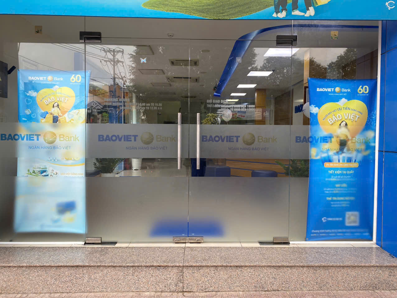 Decal in hình dán kính, decal mờ dán kính đẹp