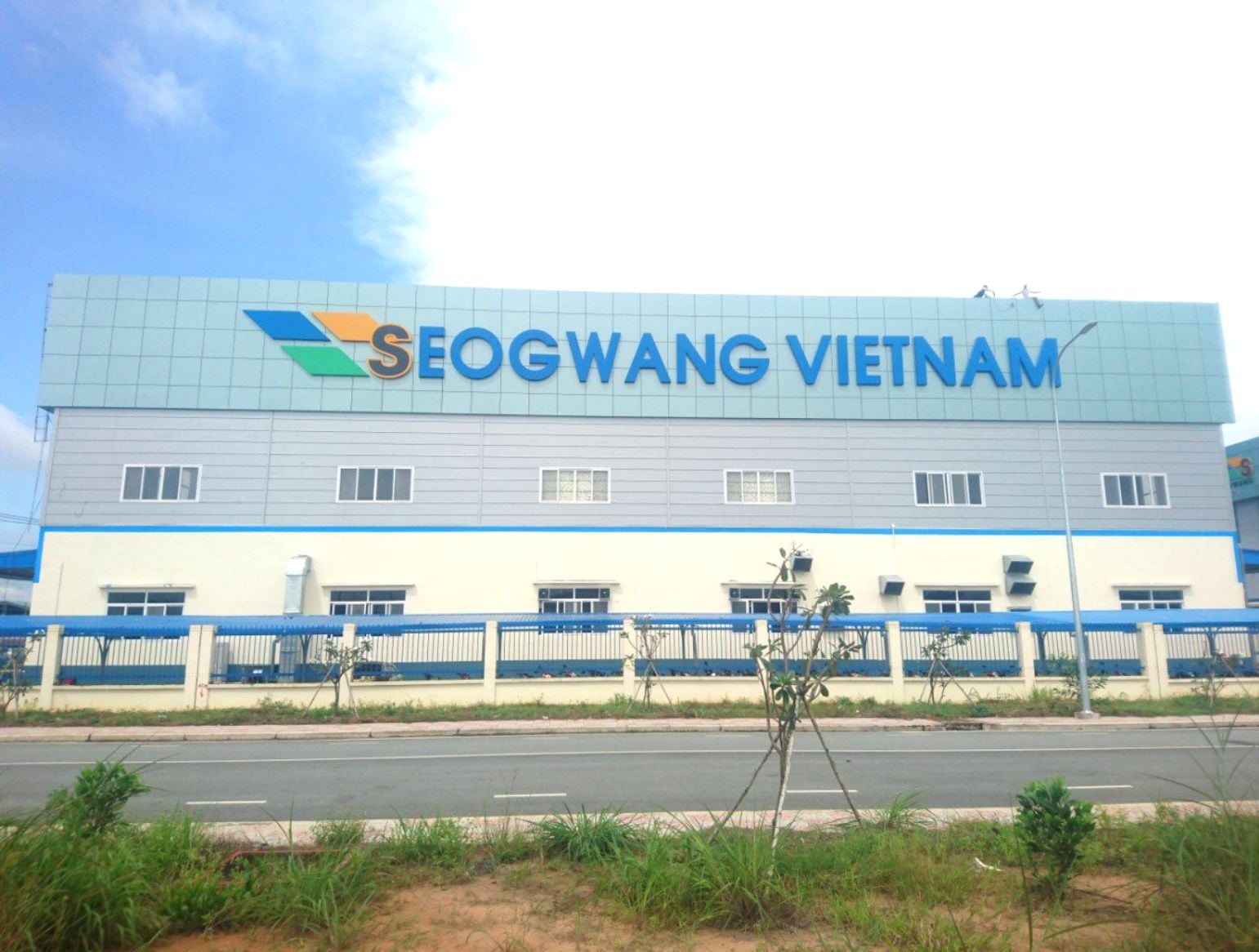 Những Mẫu Bảng Hiệu Alu Hiện Đại Cho Công Ty Kinh Doanh | Đặt Thi Công