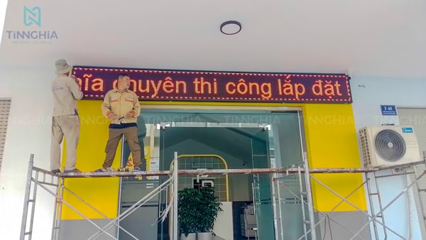 Làm Bảng Hiệu LED Chạy Chữ TPHCM | Quảng Cáo Tín Nghĩa