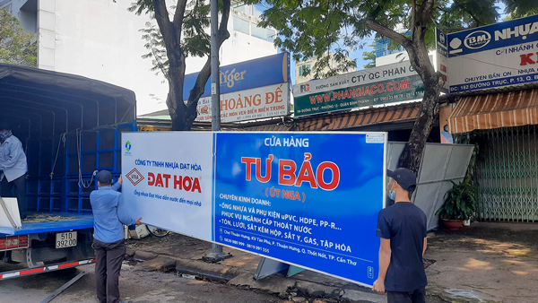 Mẫu bảng hiệu cửa hàng vlxd tôn dán decal in ấn sắc nét, giá rẻ