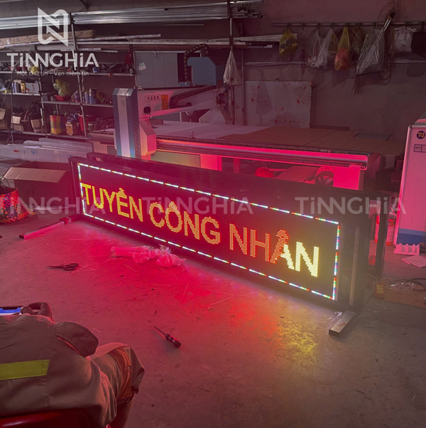 Mẫu bảng hiệu LED ma trận chạy chữ tùy chỉnh trên điện thoại