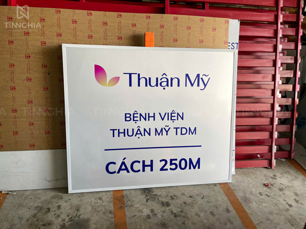BẢNG HIỆU TÔN BẾN CÁT