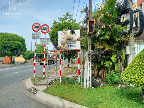 BẢNG HIỆU TÔN BẾN CÁT