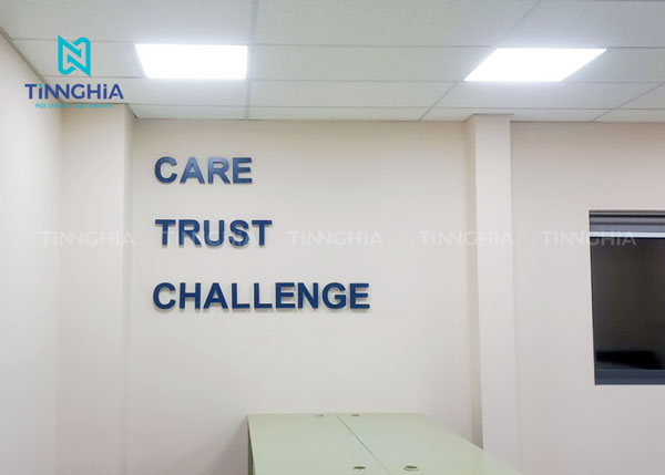 Chữ nổi inox chân mica cháo led sáng chân đẹp giá rẻ trang trí văn phòng