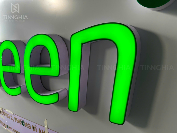BIỂN ALU GẮN CHỮ NỔI ĐÈN LED SÁNG ĐẸP