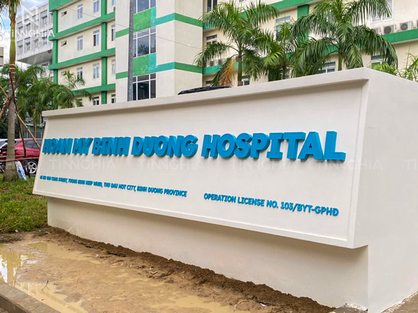 Chữ nổi inox mặt mica LED sáng