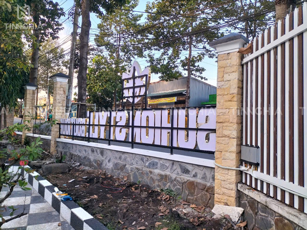Làm Biển Hiệu Khung Sắt Chữ Nổi Bình Dương