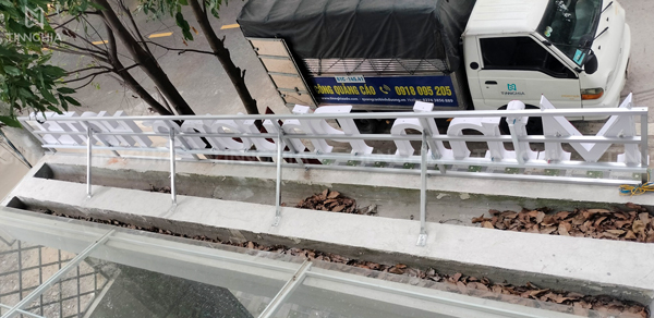 Một số mẫu bảng hiệu khung sắt chữ nổi mica, chữ nổi inox đèn LED Bình Dương