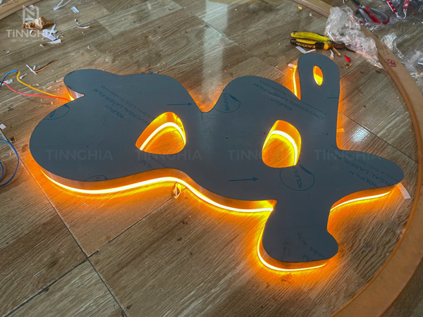 CHỮ NỔI INOX XƯỚC LED SÁNG CHÂN