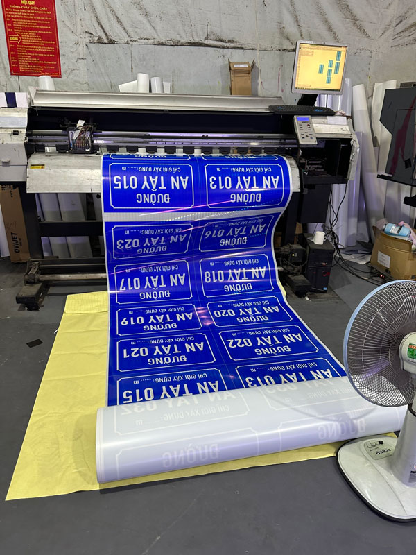 In decal quảng cáo làm biển hiệu chỉ dẫn, biển báo giao thông Bến Cát