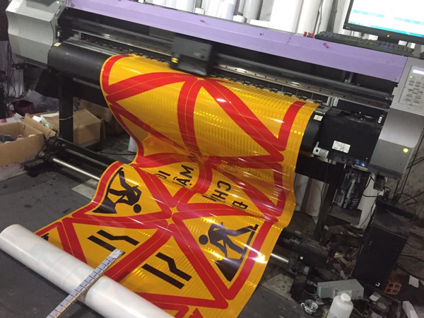 IN DECAL QUẢNG CÁO BẾN CÁT