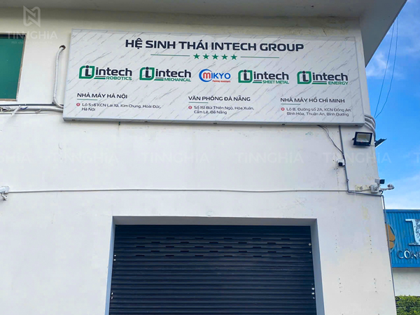Thi công bảng hiệu nhựa giả đá chữ mica đẹp cho công ty (Doanh nghiệp Intech)