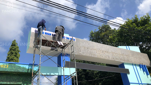 Làm bảng hiệu quảng cáo chữ nổi biển tên trường học Tân Thành Bắc Tân Uyên