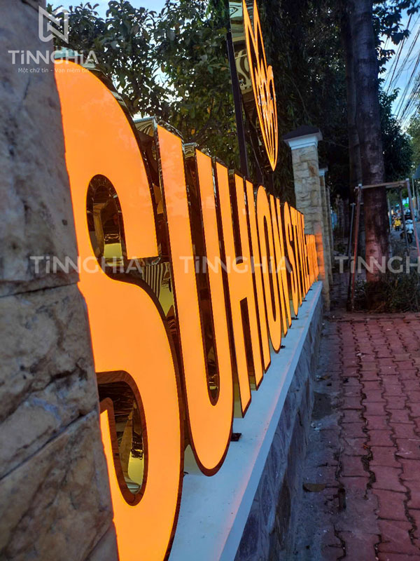 LÀM CHỮ NỔI CHÂN MICA SÁNG ĐÈN THU HÚT