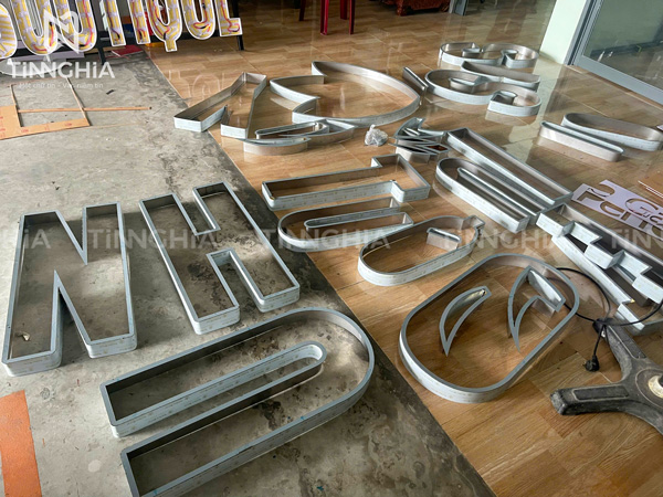 LÀM BẢNG HIỆU THỦ DẦU MỘT